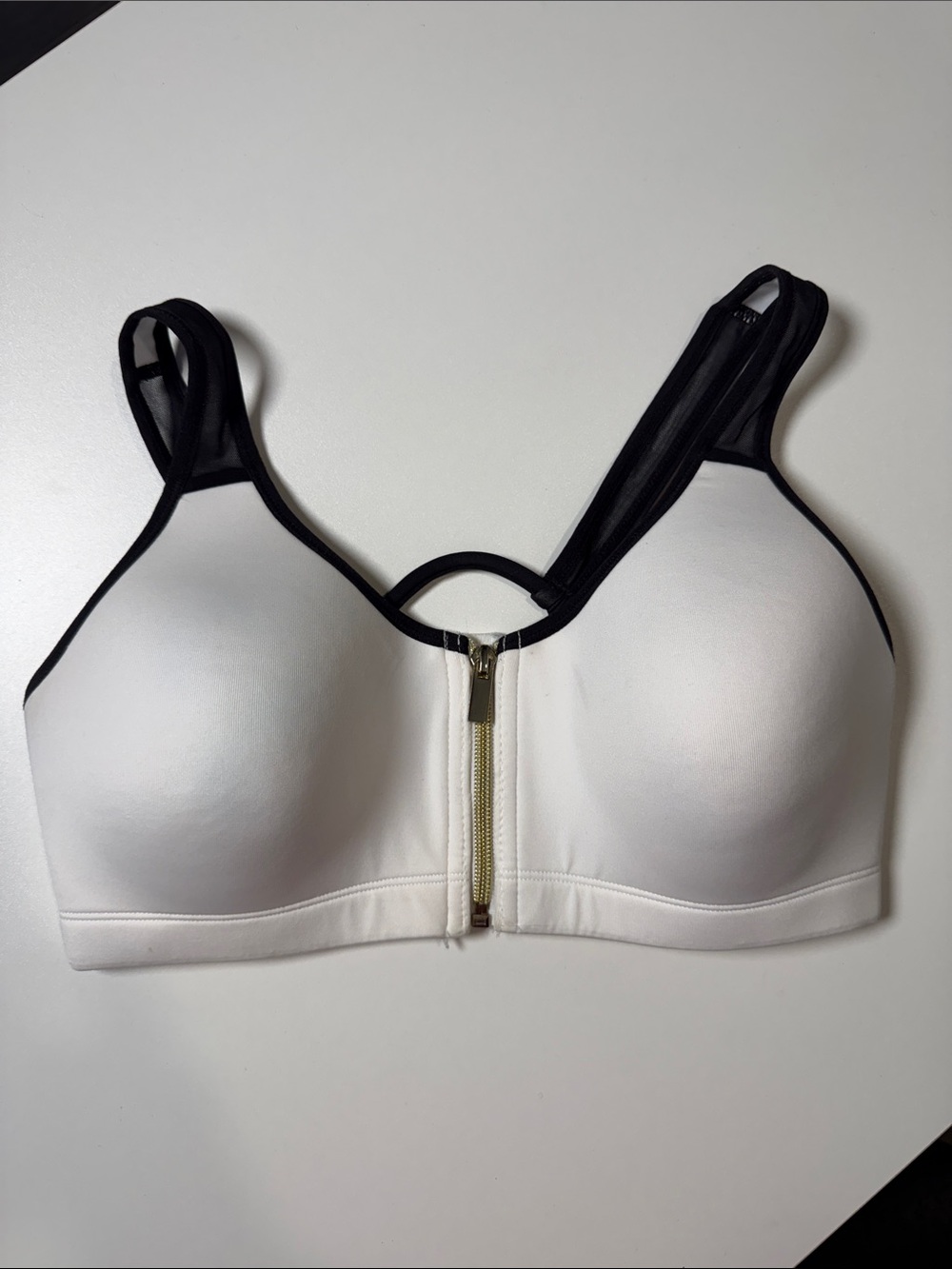 smart & sexy White and Black Front-Zip Sports Bra